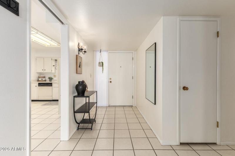 Twin Oaks - Front Entry Way