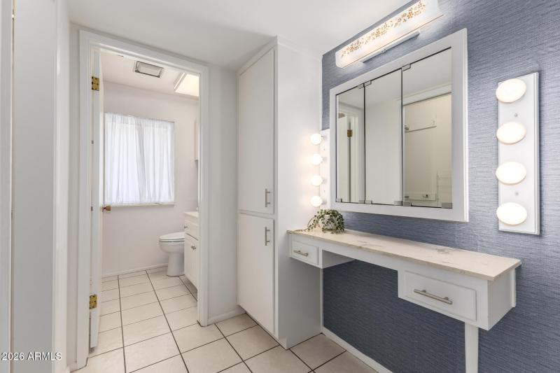 Twin Oaks - Master Bath Vanity Area