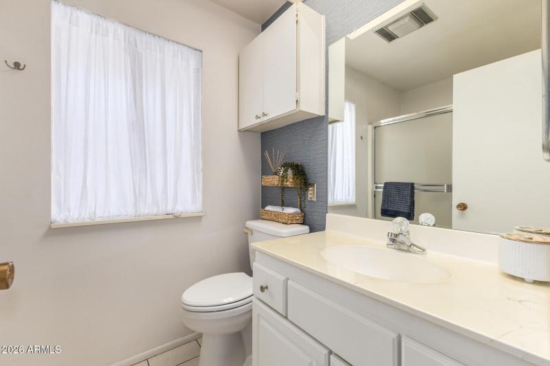 Twin Oaks - Updated ADA Master Bath