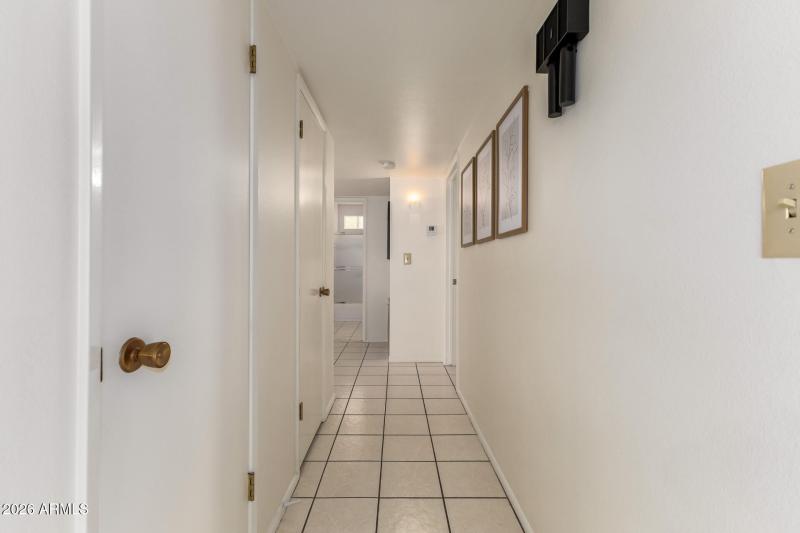 Twin Oaks - Hall to 3 Beds/ 2 Baths