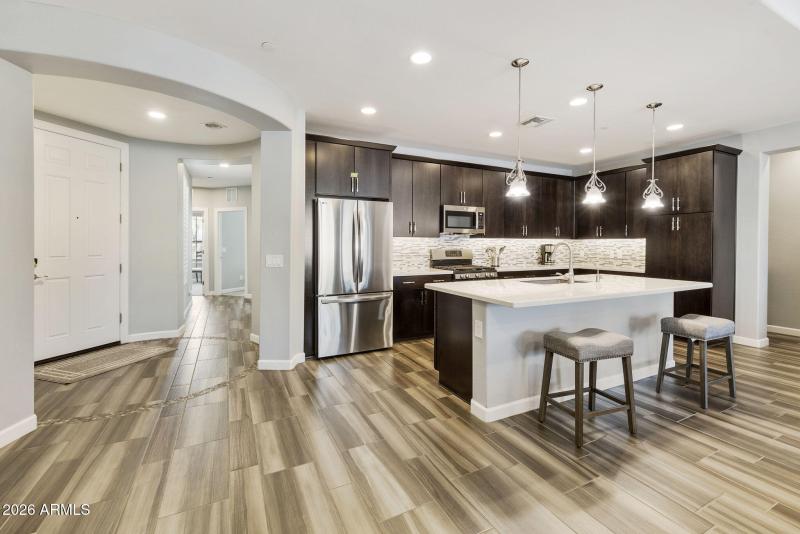 Kitchen island/breakfast bar