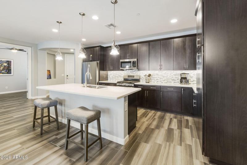 Kitchen island/breakfast bar