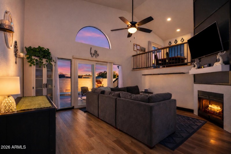 AEAF0CF9-0493-421F-A8C6-BABE9AAB3379