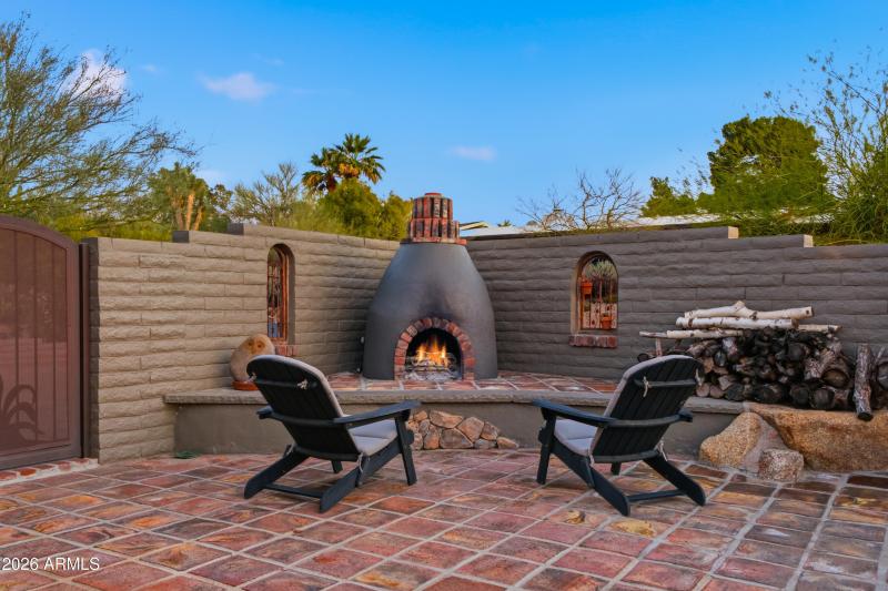 Sitting area Outdoor Fireplace