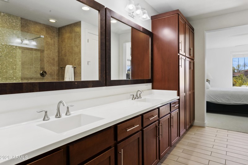 10260EWhiteFeather1041020