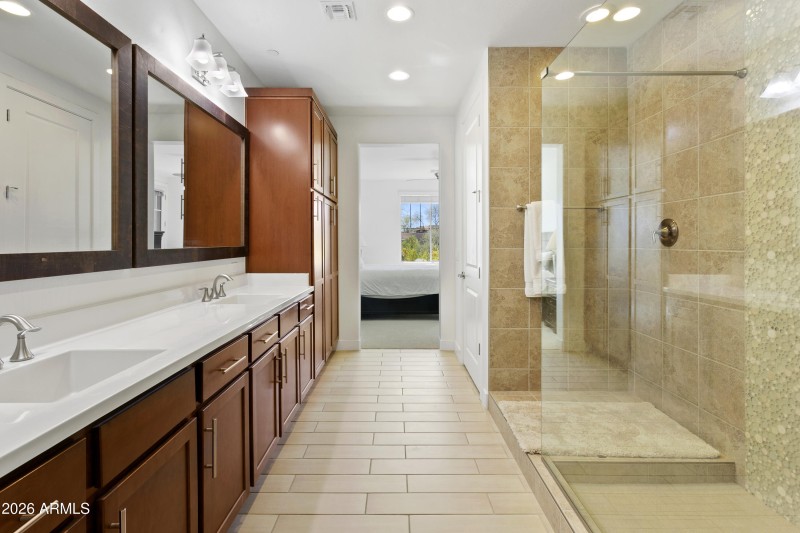 10260EWhiteFeather1041019