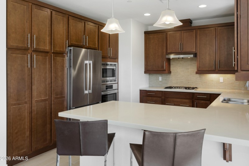 10260EWhiteFeather1041011