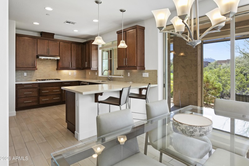 10260EWhiteFeather1041009