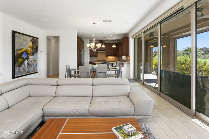 10260EWhiteFeather1041007