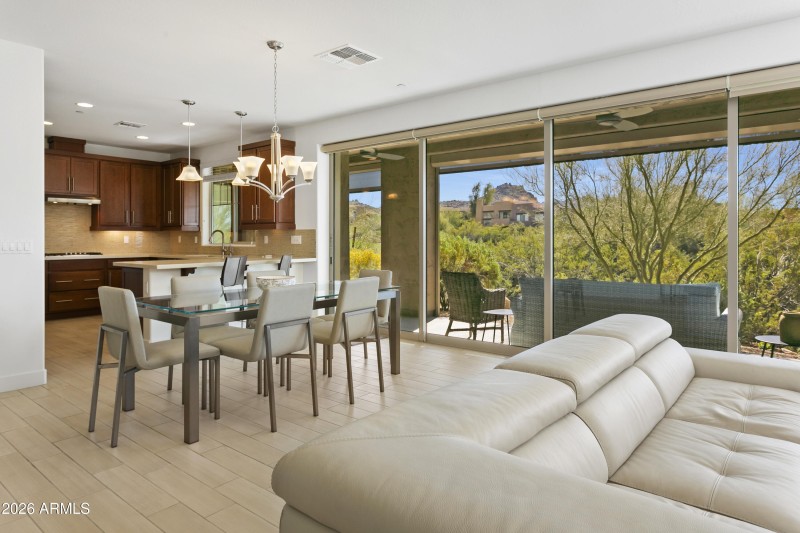 10260EWhiteFeather1041004