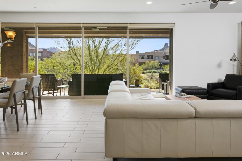 10260EWhiteFeather1041003