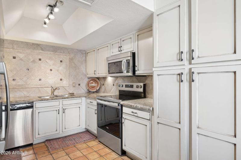 10-web-or-mls-9066-e-evans-dr