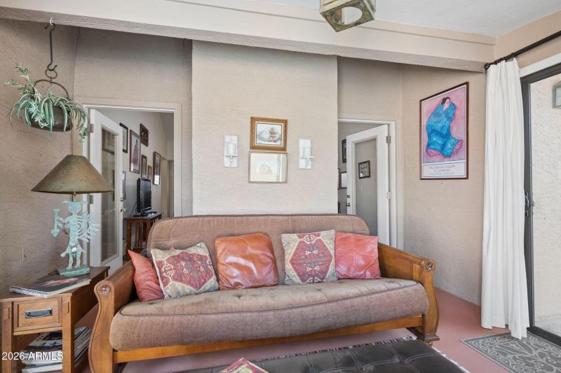 14-web-or-mls-9066-e-evans-dr