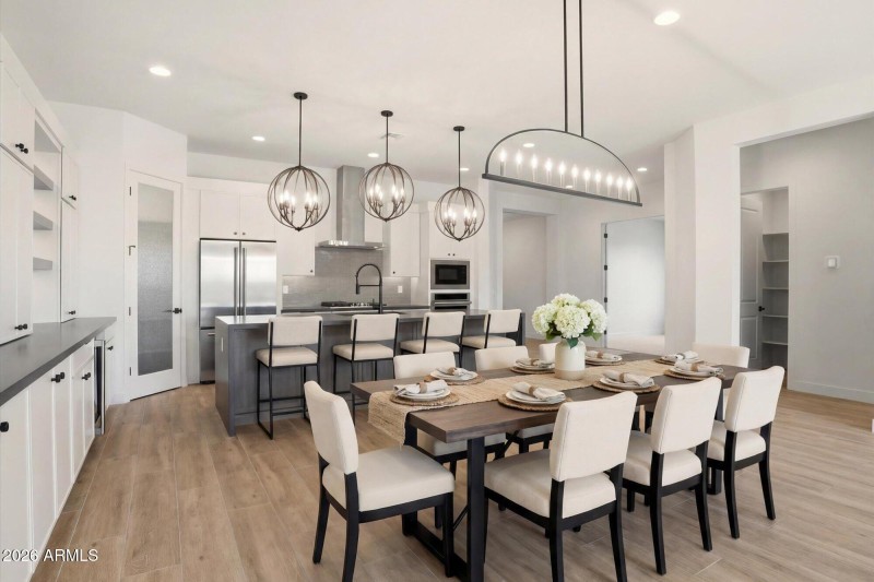 Virtual Staged Dinig Area