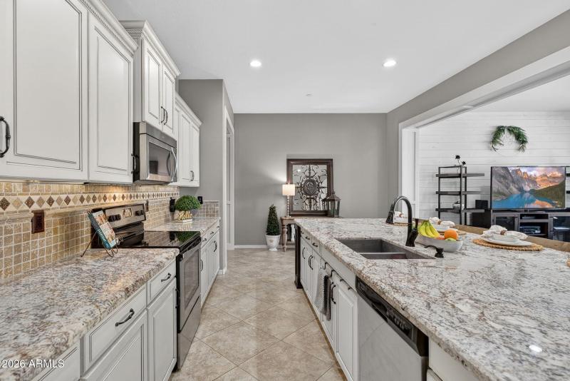 17-web-or-mls-17 Wyatt Way