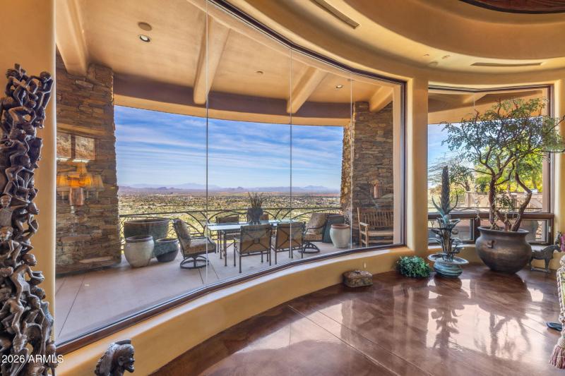 Curvilinear Walls to Views