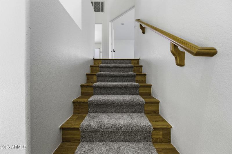 62-web-or-mls-16601 S 15th St-201