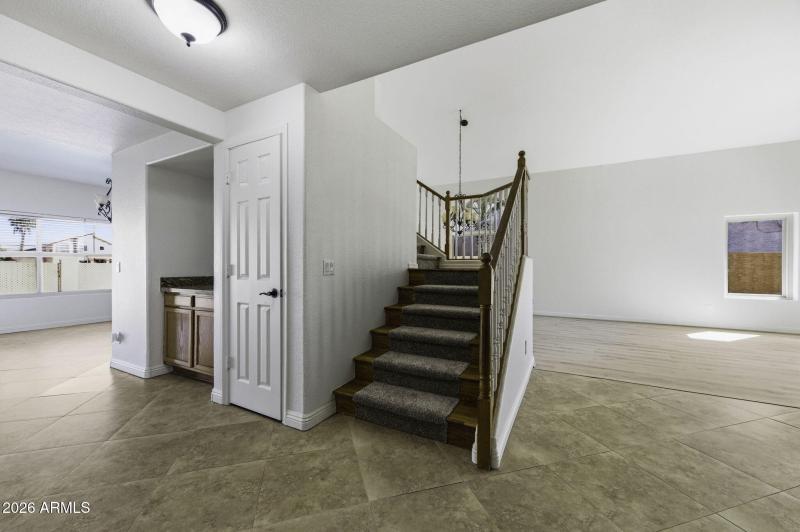 61-web-or-mls-16601 S 15th St-200