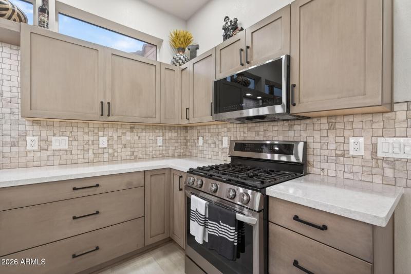 28_22015_N_Mirage_Lane28_mls