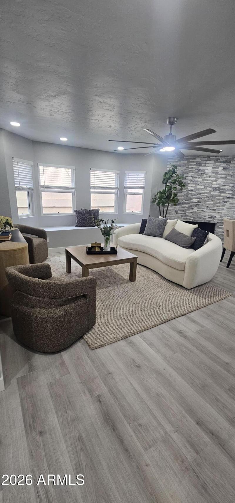 Emerald Scottsdale 10949 E Hope Dr 85259