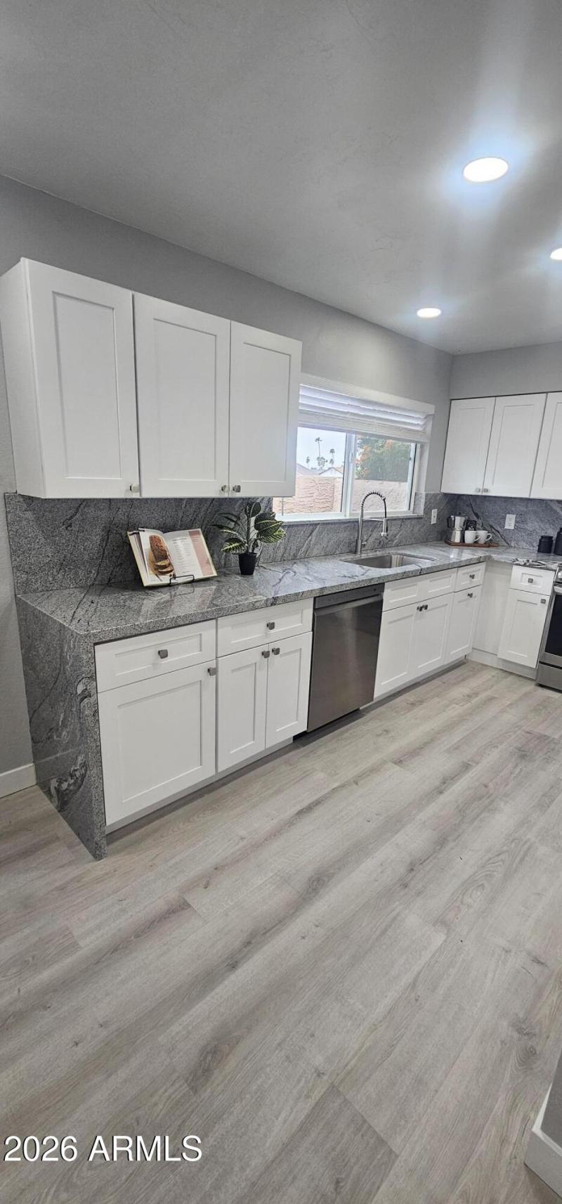 Emerald Scottsdale 10949 E Hope Dr 85259