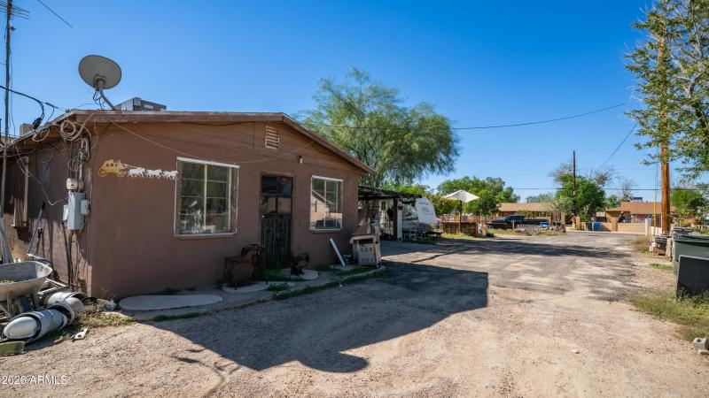 5423 S 4th St Ground Photos-3