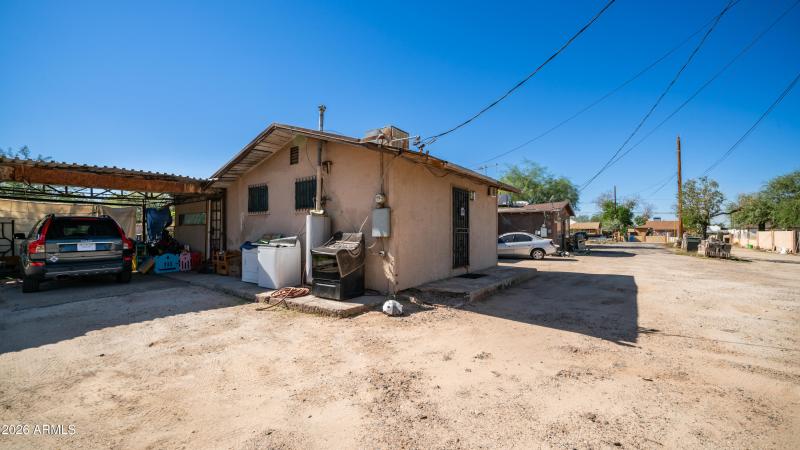 5423 S 4th St Ground Photos-4