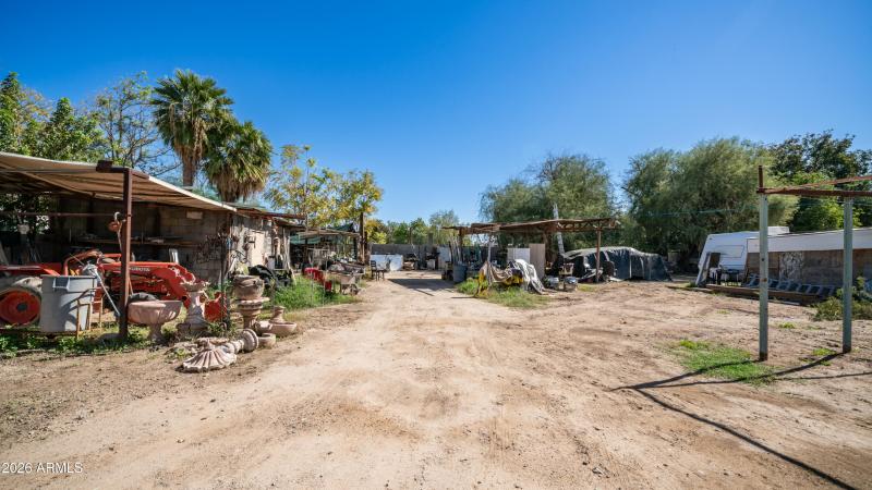 5423 S 4th St Ground Photos-6