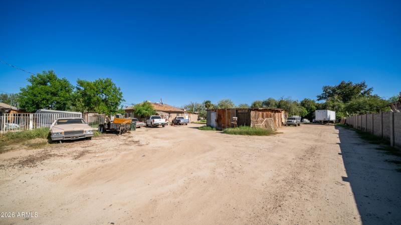 5423 S 4th St Ground Photos-11