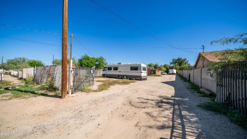 5423 S 4th St Ground Photos-12