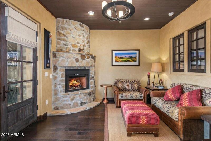 Primary Suite Office