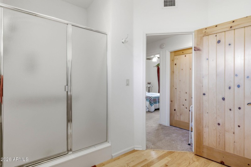 31 Guest Bath Full twd Gst Bdrms