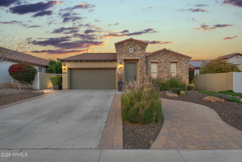 1-web-or-mls-2326 E Balsam Dr-1