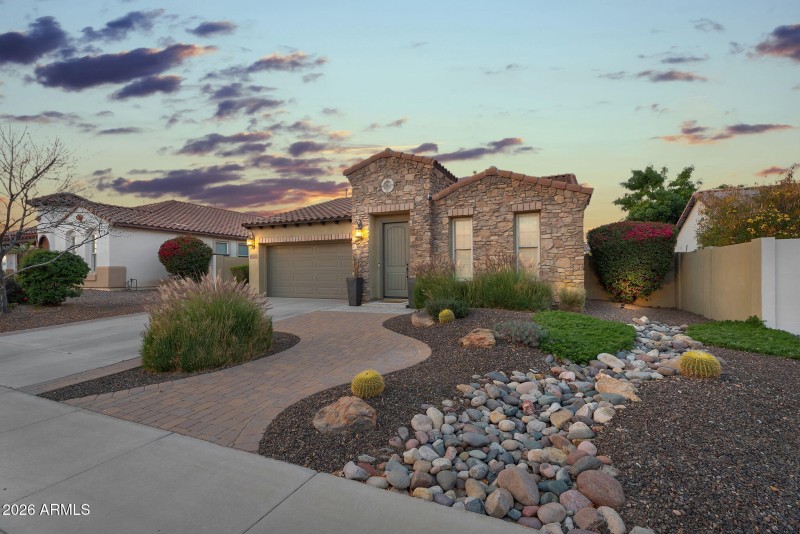 2-web-or-mls-2326 E Balsam Dr-2