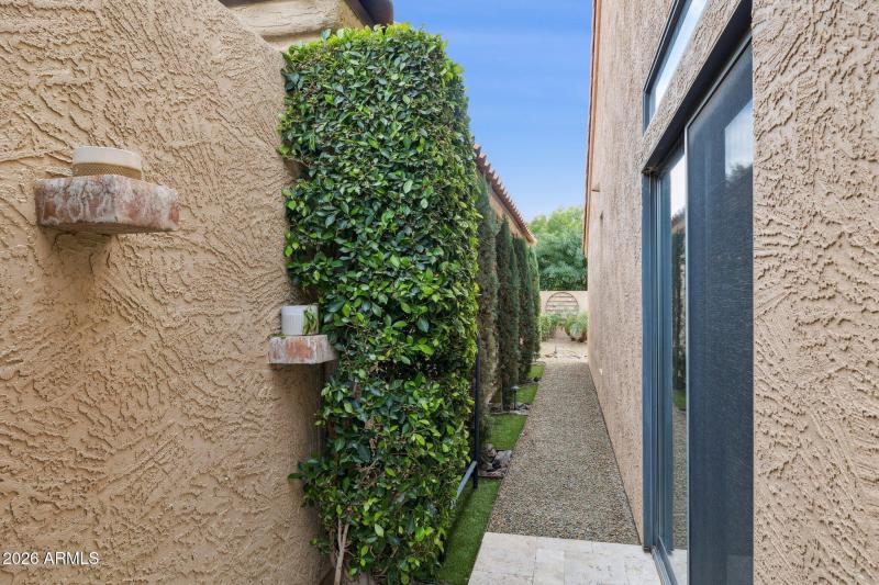 40-web-or-mls-8041-e-del-tornasol-dr