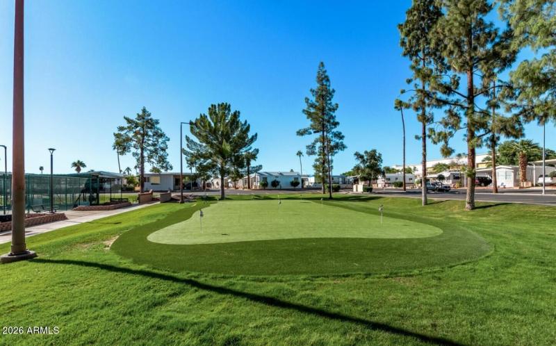 Clubhouse_Putting_Green