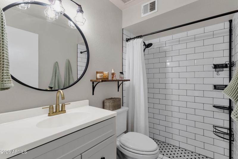 29-web-or-mls-4721-w-sweetwater-ave