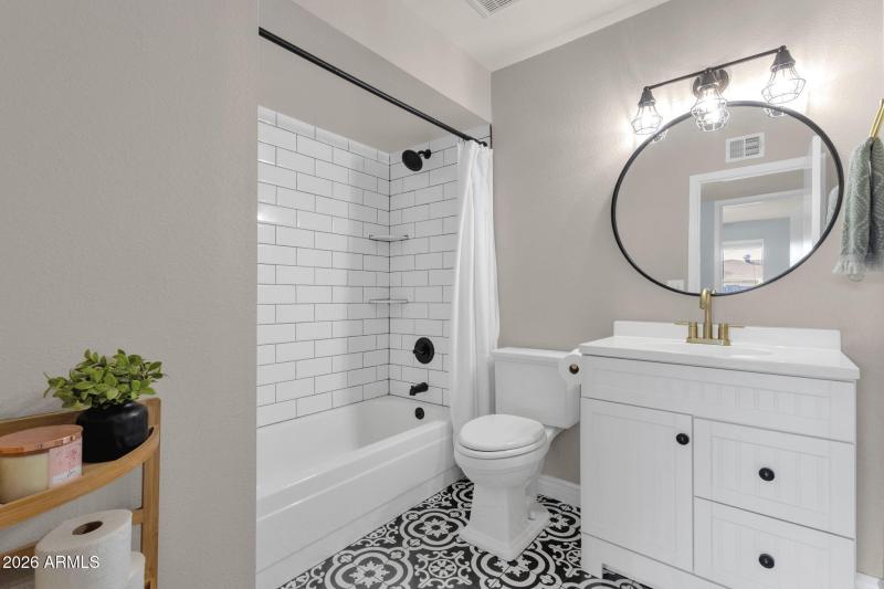 20-web-or-mls-4721-w-sweetwater-ave