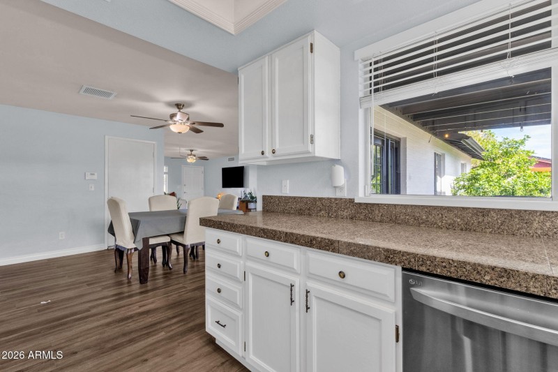 17-web-or-mls-4721-w-sweetwater-ave