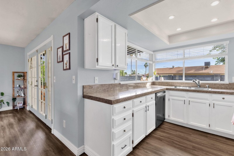 15-web-or-mls-4721-w-sweetwater-ave