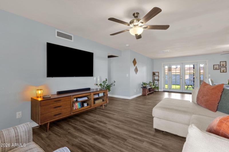 10-web-or-mls-4721-w-sweetwater-ave