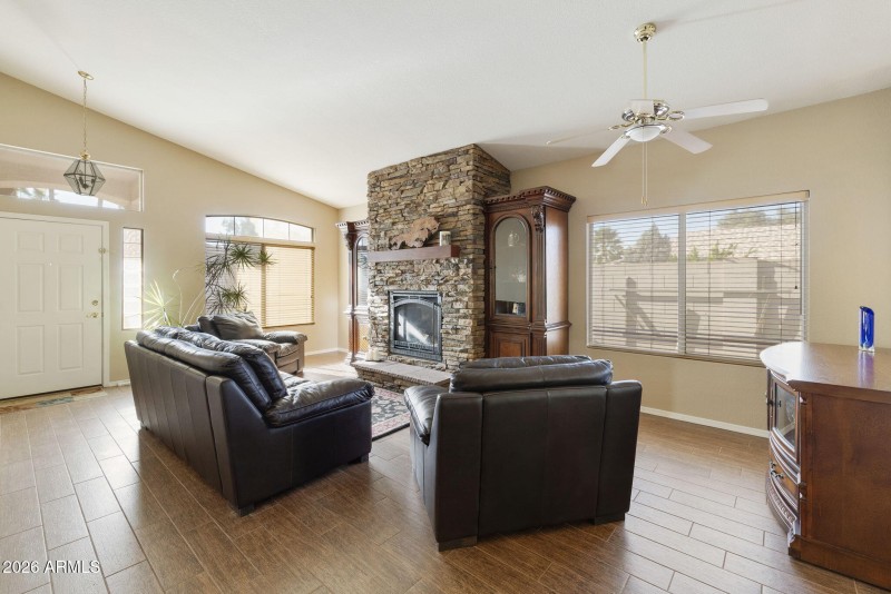 25-web-or-mls-dlb_7184-dlb_7188