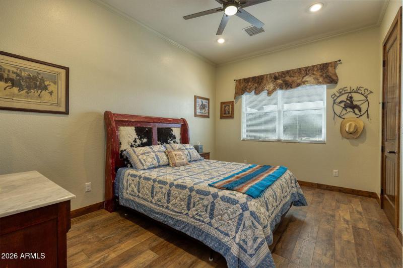 26-web-or-mls-photo(26) 828 N Gun Creek