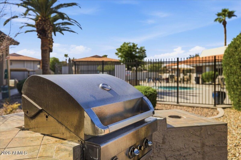 40-1402_E_Guadalupe_Rd_40