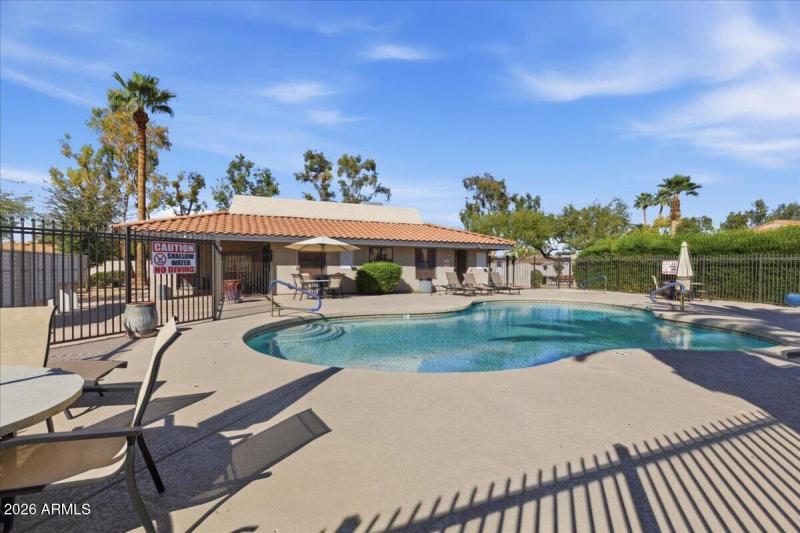 43-1402_E_Guadalupe_Rd_43