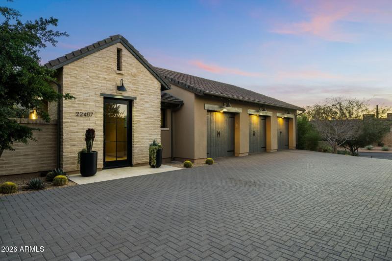 92-web-or-mls-22407-n-89th-st