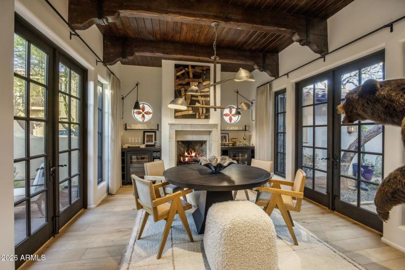 045_Formal Dining Detail