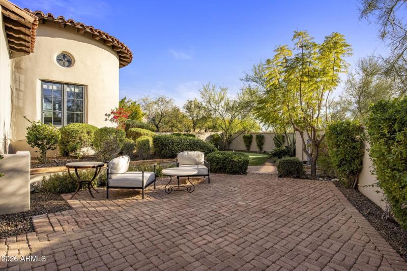 064_Patio Sitting Area Putting Grn