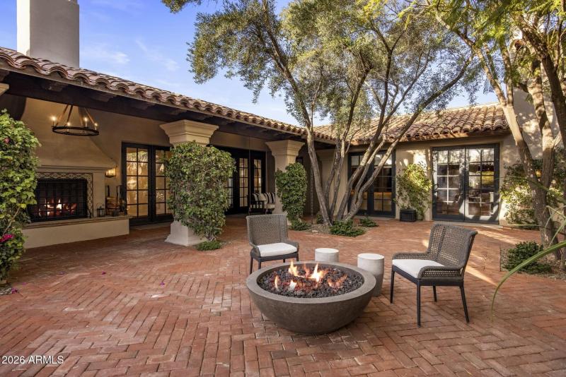 090_Main Courtyard Fire Pit & Place