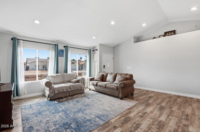 6-web-or-mls-6016 W Kings Ave Glendale,